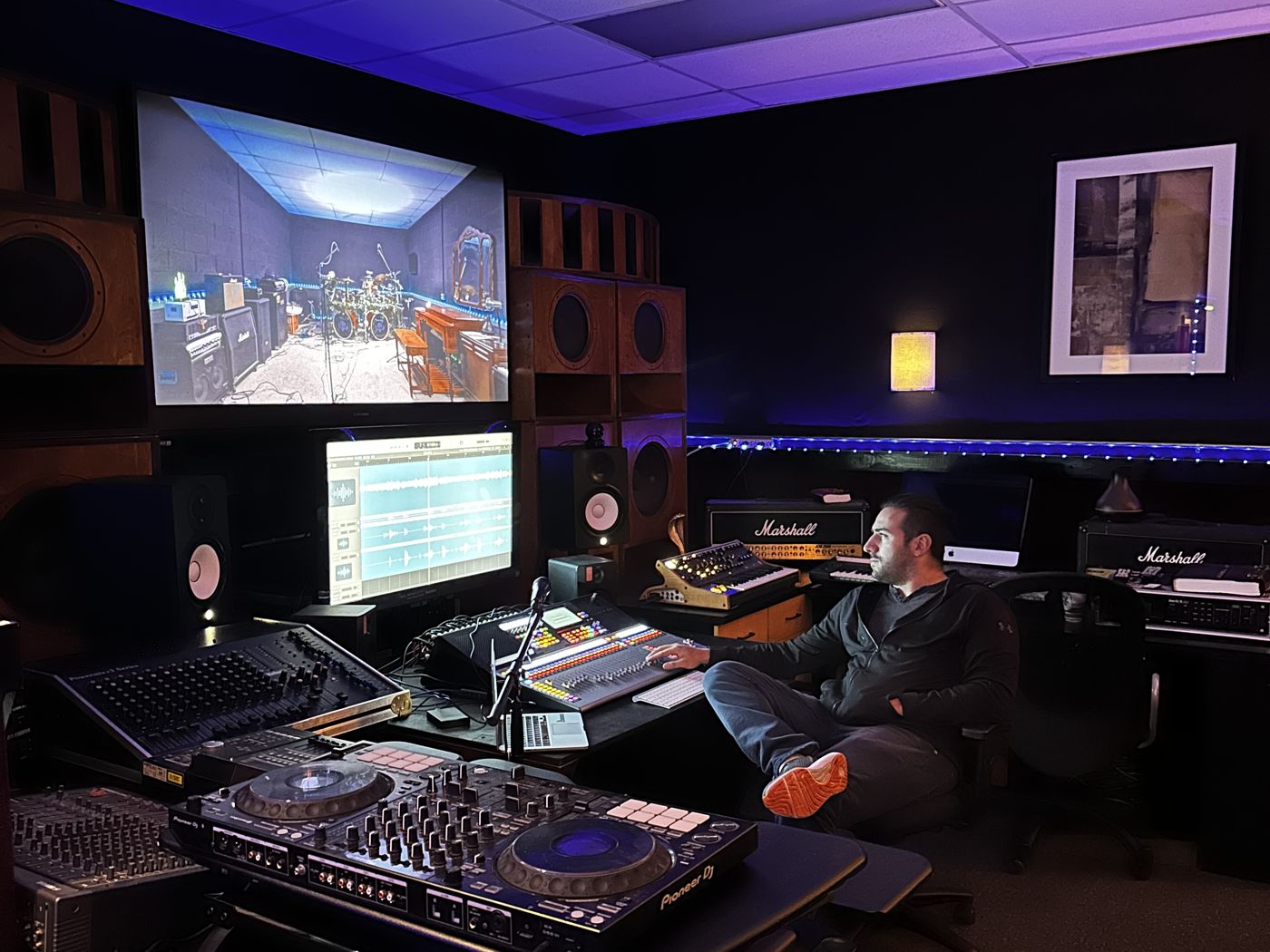Güney in his studio control room